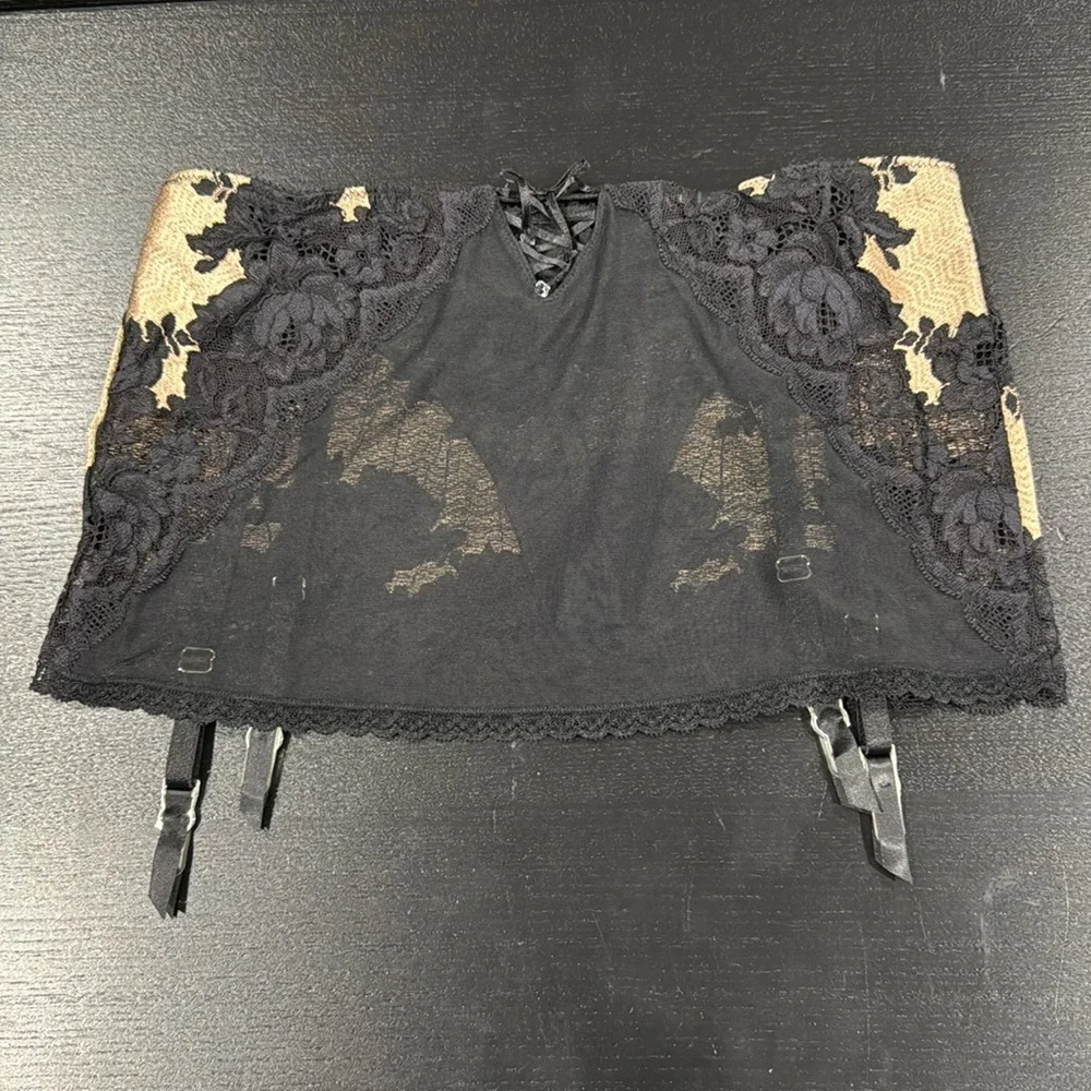 Victoria's Secret Black and Tan Lace Intimates Set - Picture 9 of 12